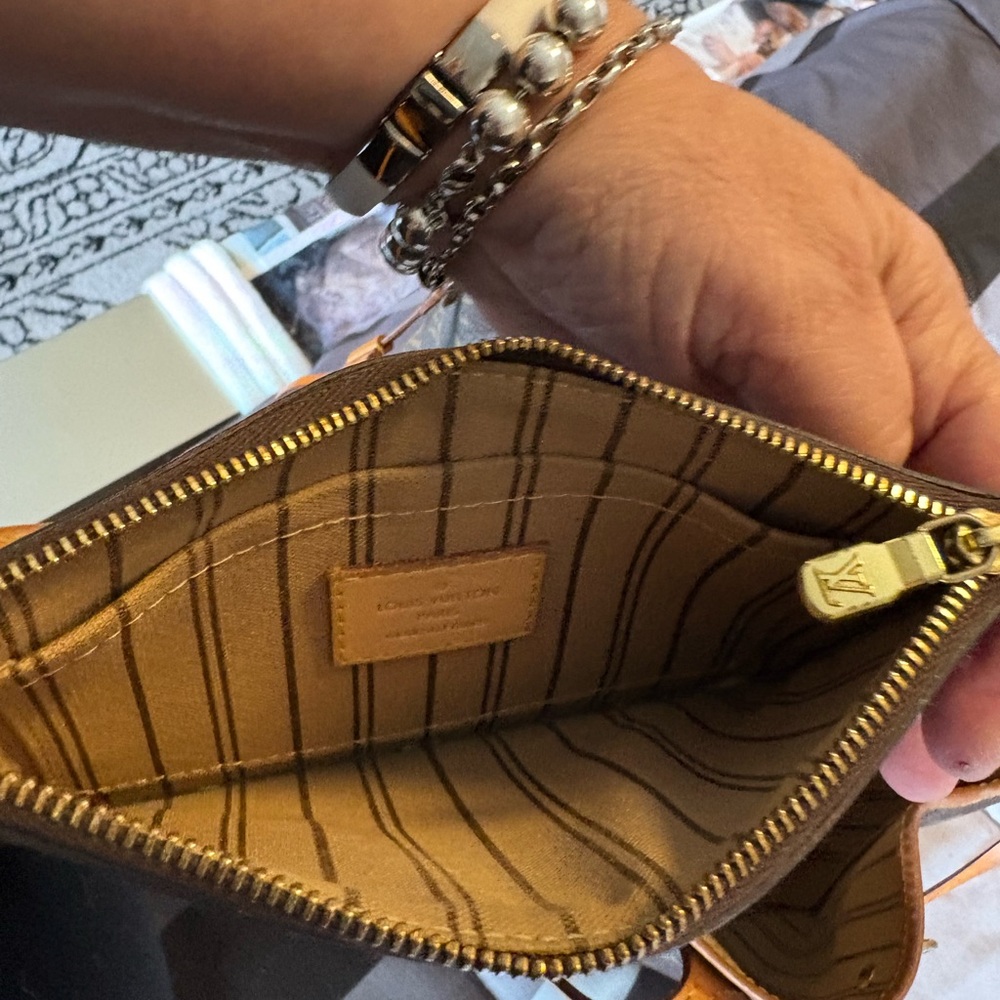 Louis Vuitton Monogram Tote Bag - Picture 4 of 13